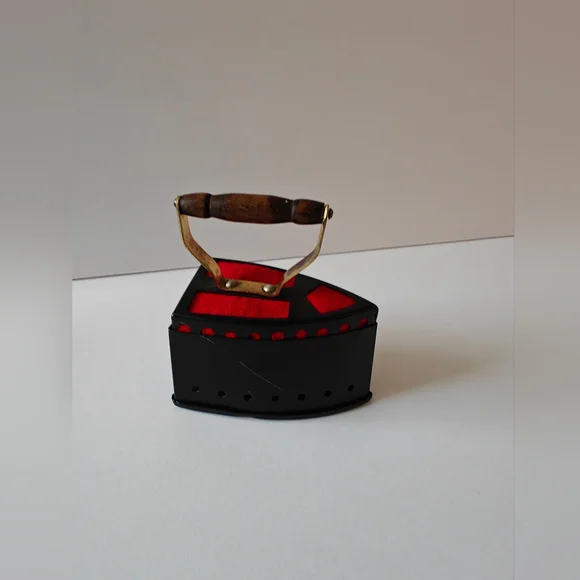 Vtg Old Fashioned Steam Iron Pin Cushion Non Working Tape Measure Wood Handle - Picture 2 of 6